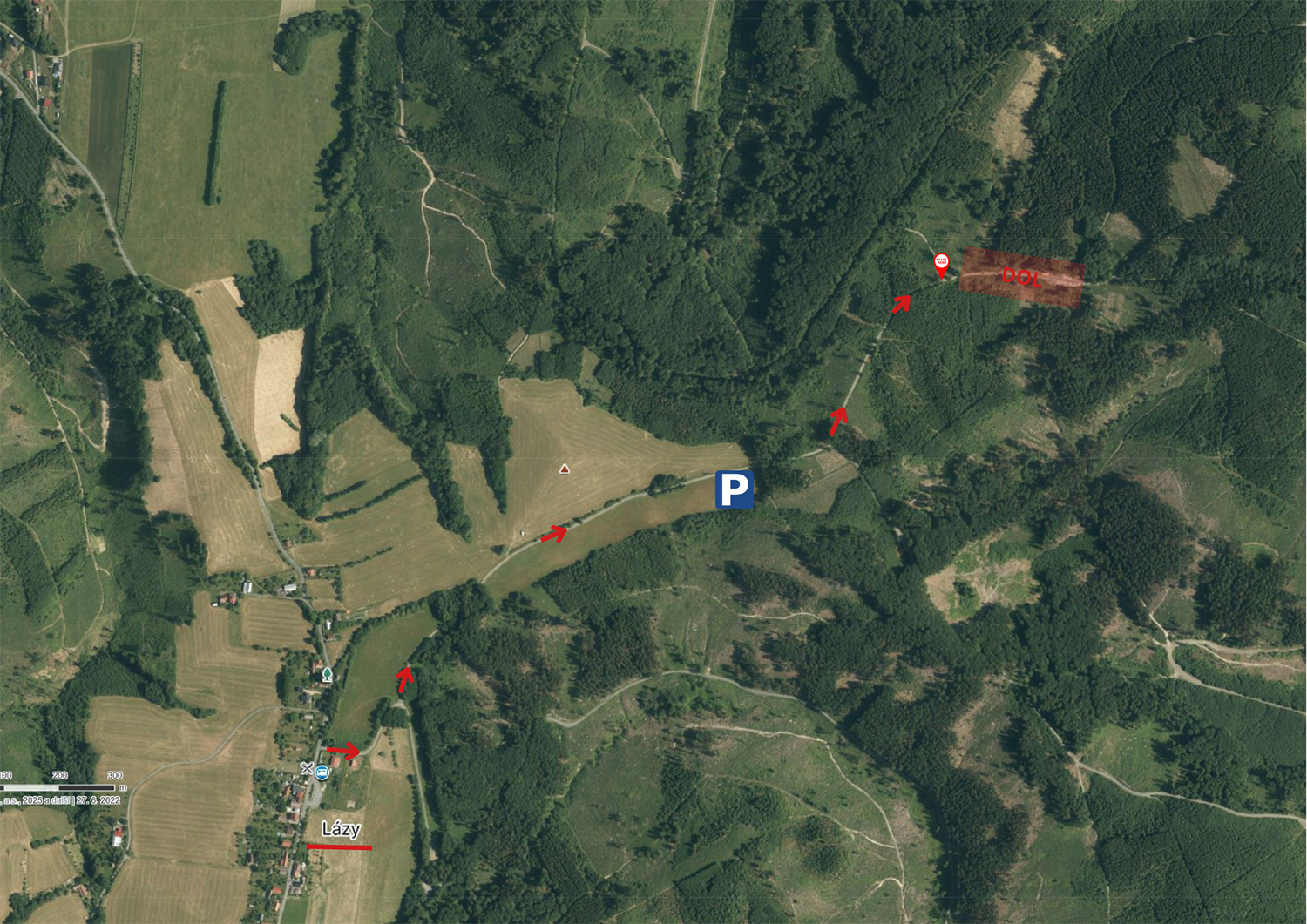 Lesní skládka na Palesku mezi vrchy Kuželek a Čarabovská